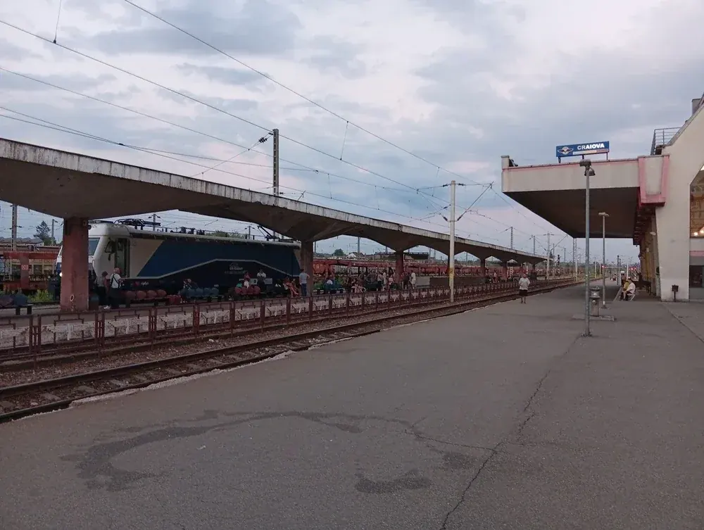 Platforms and canopies, a CFR Călători locomotive waiting