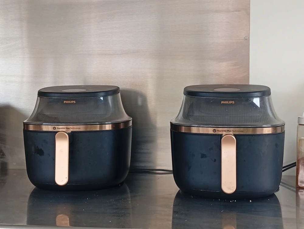 The two Philips air fryers the chips come out of — no fryer and no oil on the trailer